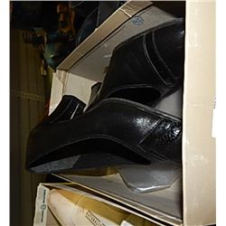 LADIES SHOES - SIZE - 8