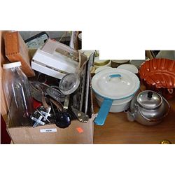 BOX OF ASSORTED RETRO KITCHEN AND KITCHENALIA ITEMS PLUS POT ETC