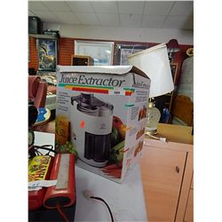 JUICE EXTRACTOR - NEW IN BOX FROM ESTATE