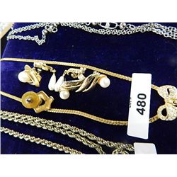 PEARL AND GOLD STYLE NECKLACE WITH ASSORTED SETS OF EARINGS