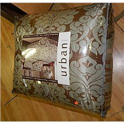 COMFORTER SET - DOUBLE/QUEEN - 7 PC SET