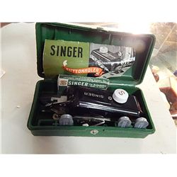 VINTAGE SINGER BUTTON HOLDE MAKER