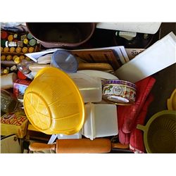 BOX OF ASSORTED KITCHENWARE