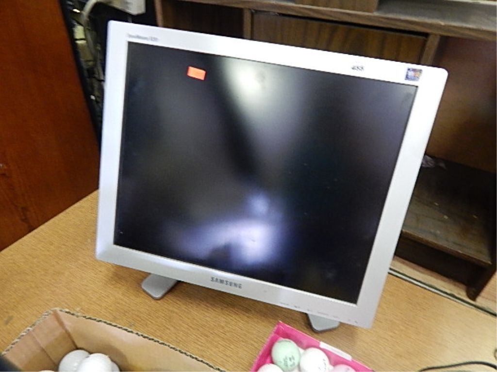 SAMSUNG COMPUTER MONITOR