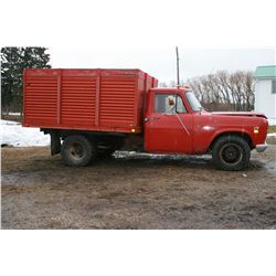 1976 International Model 200 Truck