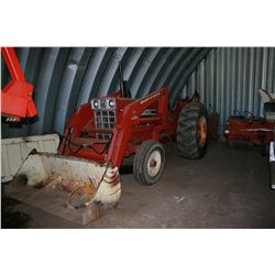 IH 684 Tractor w/ FEL