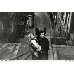 ROBERT FRANK (geb. 1924) M MARY AND PABLO, PARIS, 1950 Silbergelatineabzug, 70er Jahre Signiert, ...