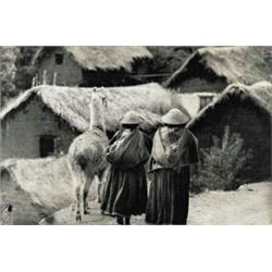 WERNER BISCHOF (1916-1954) M PISAC, PERU Vintage Silbergelatineabzug, auf Karton aufgezogen Rücks...