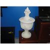 Image 1 : WHITE PLASTER ROMAN STYLE DECORATIVE PIECE