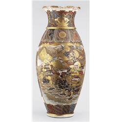 Váza Japán, 19. sz. vége, festett, aranyozott porcelán