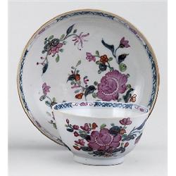 Csésze aljjal Kína, 20. sz. eleje, festett, aranyozott porcelán