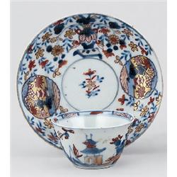 Csésze aljjal Kína, 19. sz. vége,  festett, aranyozott porcelán