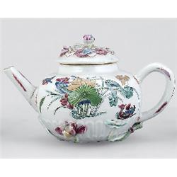 Teáskanna Kína, 1900 körül, festett porcelán
