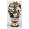 Image 1 : Váza Japán, Meiji-kor, 19. sz. vége, satsuma, festett, aranyozott porcelán, jelzett az alján