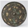 Image 1 : Kerek tükör Kína, Tang-dinasztia  (618-907), aranyozott bronz