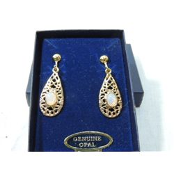 WOMANS OPAL & GOLD TONE DROP CLIP ON EARRINGS