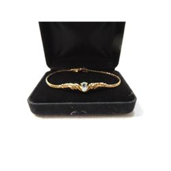 WOMANS GOLD TONE BRACELET