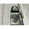 Image 2 : YOUTH COMPOUND BOW QUIVER ATTACHED
