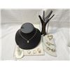 Image 1 : LOT 10 GOLD TONE JEWLERY RINGS NECKLACE EARRINGS