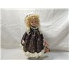 Image 2 : PORCELAIN DOLL HOLIDAY GIRL HOUSE OF LLOYD 1990