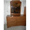 Image 1 : Dresser w/ Mirror