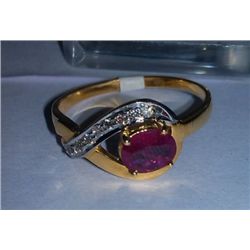 2.55g Ring made of 14kt Gold , 0.09 Ct Diamond and 0.72 Ct Ruby