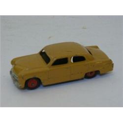 AN UNBOXED DINKY TOYS FORD SEDAN, No.139a, ocre livery  20-30
