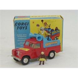 A BOXED CORGI TOYS CHIPPERFIELDS PARADE VEHICLE, No.487, clown and chimpanzee  80-100
