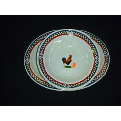 International Table works Ella Rooster 106, 2 Bowls 1 Plater