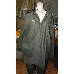 RAIN GEAR - GREEN 2PC - M RETAIL $100 - BUY NOW IN HOUSE - $35 EA SET