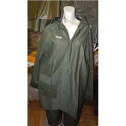 RAIN GEAR - GREEN 2PC - L RETAIL $100 - BUY NOW IN HOUSE - $35 EA SET