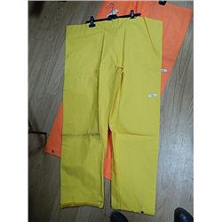 RAIN GEAR - ADULT PANTS - YELLOW - DRAWER STRING WAIST - L  -  RETAIL $25 - BUY NOW IN HOUSE - $10 E