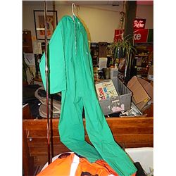 RAIN GEAR - ADULT JUMP SUIT - GREEN - HOOD AS-IS - - M -  RETAIL $100 - BUY NOW IN HOUSE - $25 EA SE