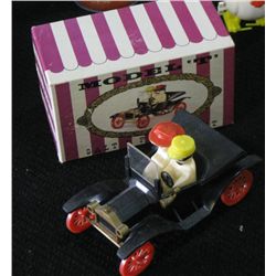 Vintage model T salt & pepper set in original box