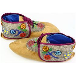 Beaded Chippewa moccasins 10" long