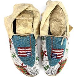 Fully beaded Sioux moccasins, American Flags