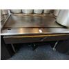 Image 1 : 4' Gas Flat Grill On Equipment Stand