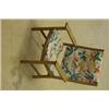 Image 1 : 1 par fåtöljer i ek med tygklädsel, märkt: Made in Denmark Hans J Wegner, H 96. SEK 2.000-2.500...