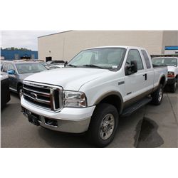 2006 FORD F-350 SUPER DUTY LARIAT, 2DR PU, WHITE, VIN # 1FTSX31P46EB40386