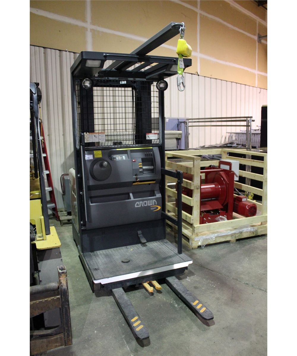 CROWN SP 3500 SERIES, 3 STAGE 3000 LBS ELECTRIC ORDER PICKER WITH ...