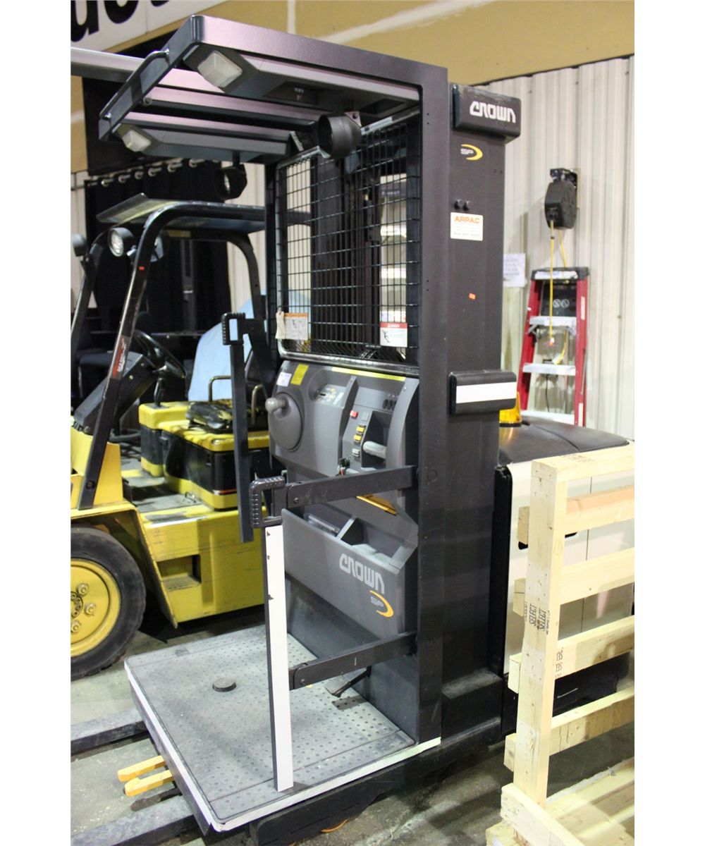 CROWN SP 3500 SERIES, 3 STAGE 3000 LBS ELECTRIC ORDER PICKER WITH ...