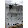 Image 2 : CAL SPAS CONNECT SELECT SERIES HOT TUB WITH STERLING SILVER INTERIOR AND PREFERRED MIST 7.5'