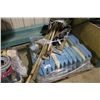 Image 1 : PALLET OF YARD TOOLS AND PLASTIC BLOCKS