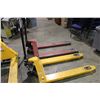 Image 1 : YELLOW 2500KG PALLET JACK