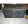 Image 1 : Wooden Trunk
