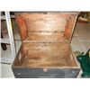 Image 2 : Wooden Trunk