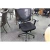 Image 2 : MESH BACK TILTING TASK CHAIR