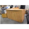 Image 1 : MAPLE L-SHAPED GALLERY RECEPTION DESK