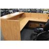 Image 2 : MAPLE L-SHAPED GALLERY RECEPTION DESK