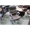 Image 2 : DARK BROWN LEATHER HIBACK EXECUTIVE CHAIR